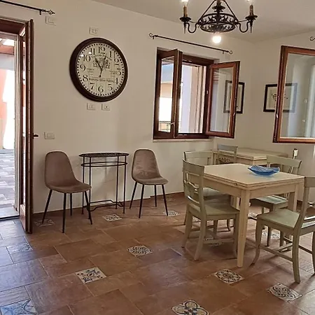 Central Dorgali Guest House 多尔加利