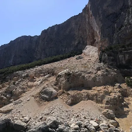 Central Dorgali Guest House 招待所 多尔加利