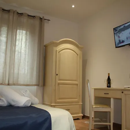 Central Dorgali Guest House 多尔加利
